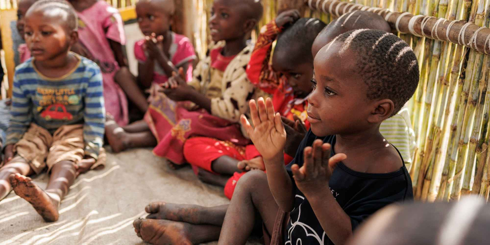 Congolese children clapping in class