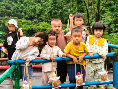 seven young children standing behind a railing in Kachin State Myanmar