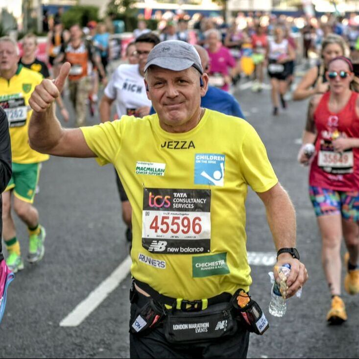 Jeremy, wearing a yellow tshirt as he runs the London Marathon